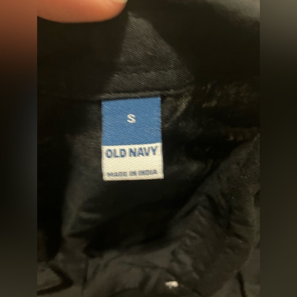 Old Navy Black Sleeveless Button Down Shirt - Picture 4 of 6